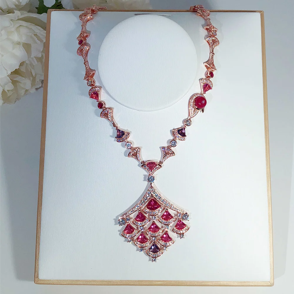 

Star Net Popular Brand Jewelry Pink Water Drop Fan Modeling Women's Necklace Fashion Gorgeous Banquet Wedding Rose Gold Texture