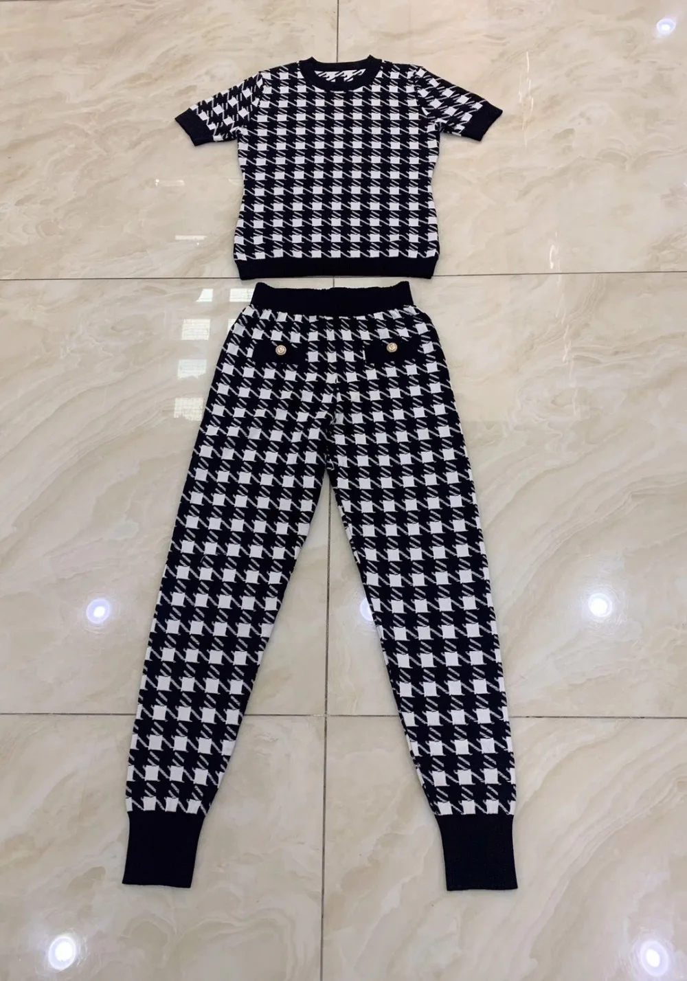 

Осенние женские Лоскутные цветные шорты с круглым вырезом и рукавами с принтом Топ в клетку и тонкие облегающие брюки-карандаш в стиле Хай-с...