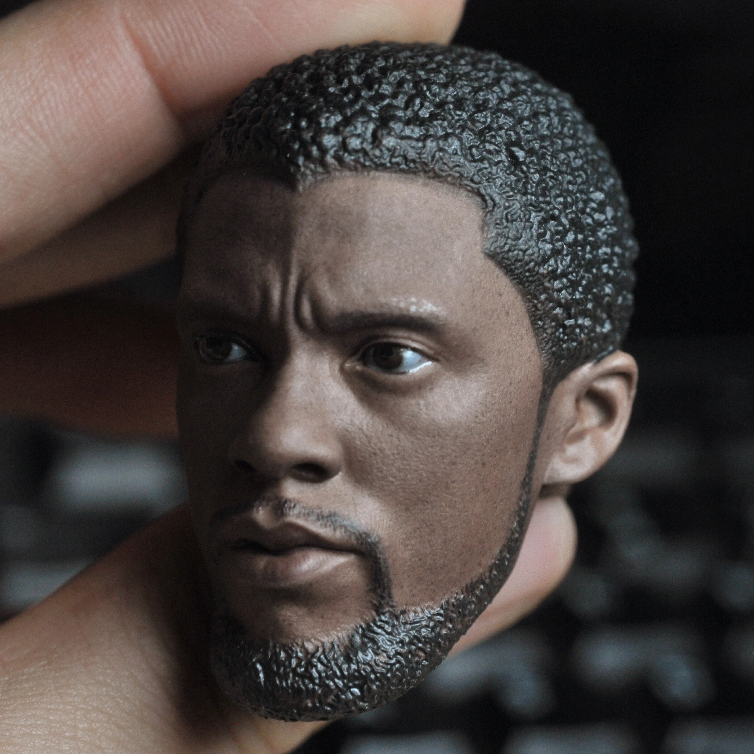 Изготовленная на заказ голова масштаба 1/6 Лепка Chadwick Boseman подходит для фигуры 12