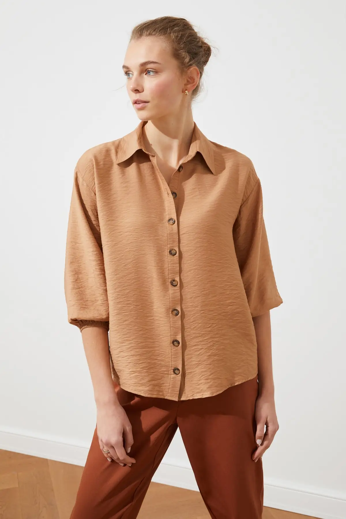 Базовая рубашка тренда TWOSS20GO0004 | Женская одежда