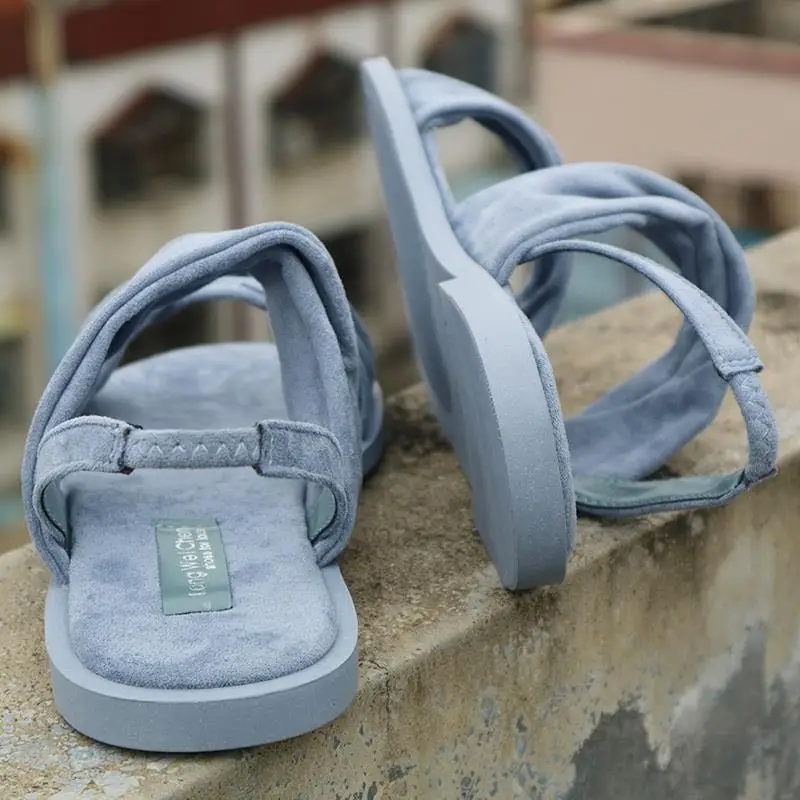 Маленькие женские сандалии на плоской подошве черные Студенческие с мягкой