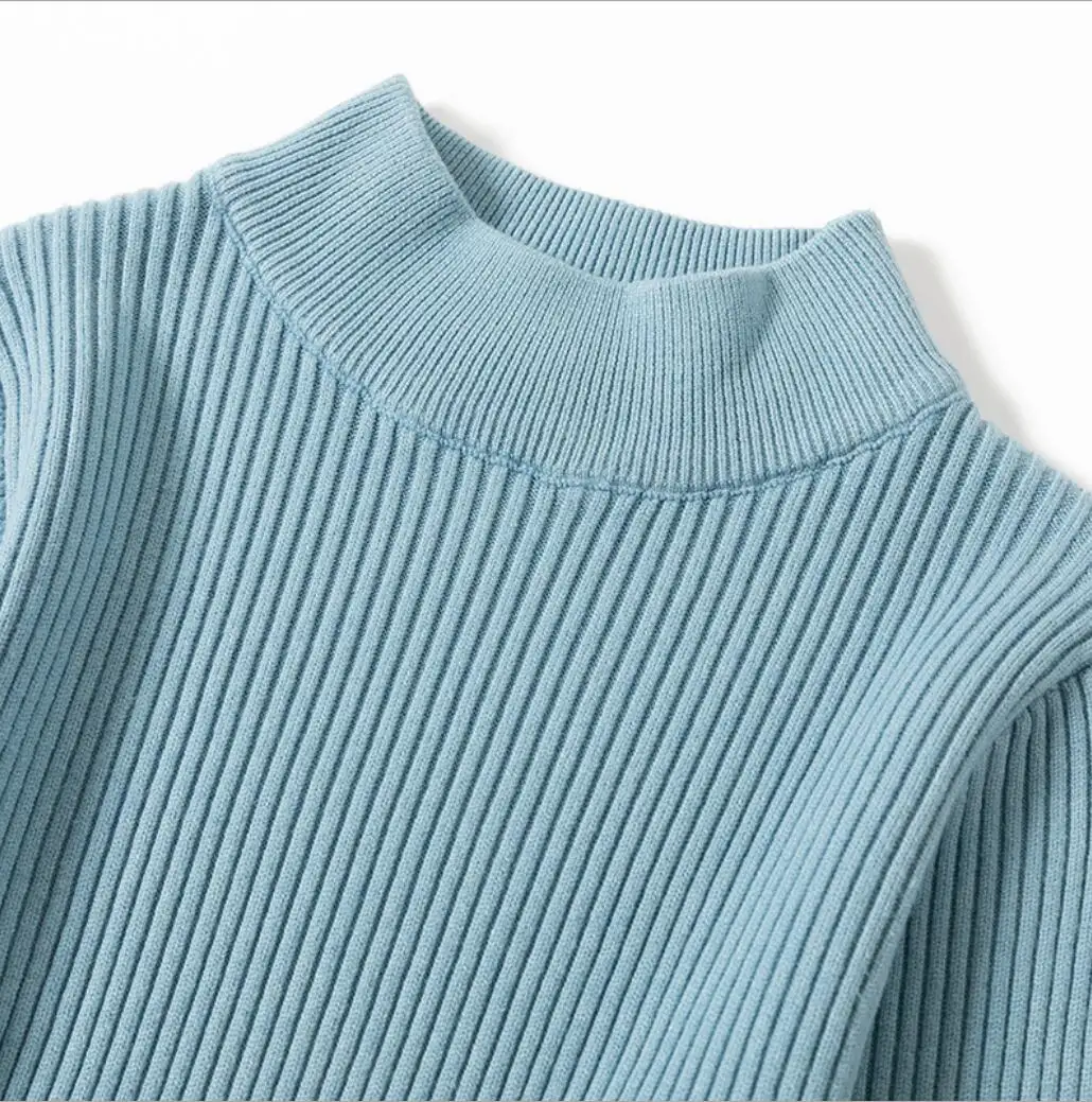 Женское трикотажное платье-свитер с длинным рукавом и высоким воротником |