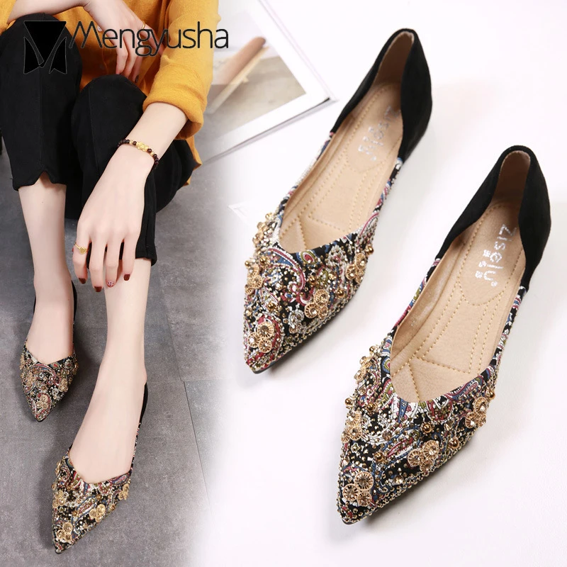 Обувь на плоской подошве с острым носком и заклепками в стиле панк пикантные