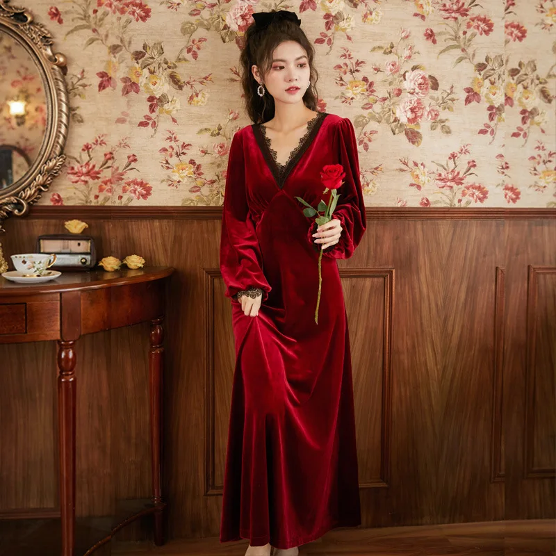 

Female Long Sleeve Velour Nightdress Women's Winter Court Style Long Skirt Warm Gold Velvet Pajamas Loose Size Home Clothes