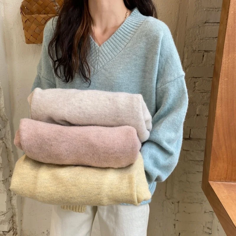 

Женский Мягкий трикотажный свитер с V-образным вырезом