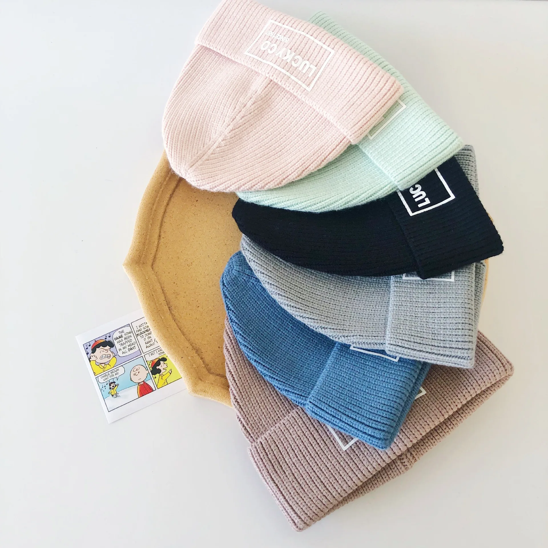 Осенние однотонные вязаные шапки с буквенным принтом для мальчиков и девочек