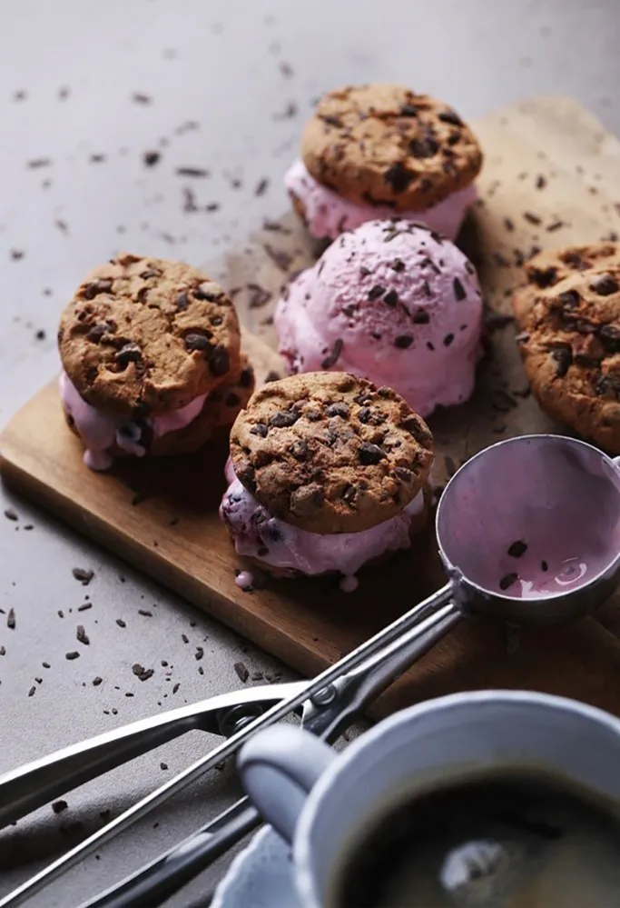 MESNUG Multi-purpose Stainless Steel Ice Cream Scoop Ergonomic Comfort Handles Hands-Free Food Release Cookie Ice Cream Scoop