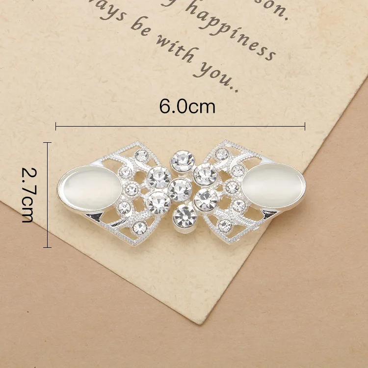 

1 Pair Vintage Cardigan Collar Clips Holder Buckle Brooches Sweater Buttons Clothing Pins Crystal Cardigan Clip Cape Cloak