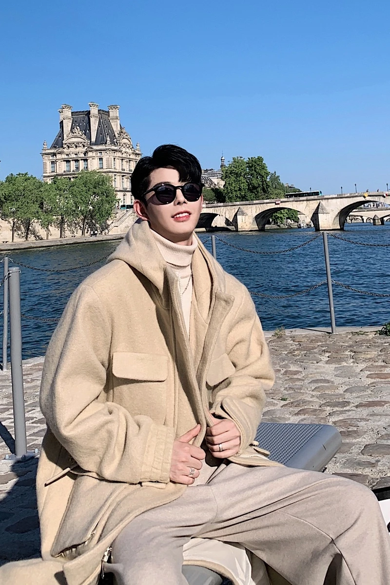 

Winter designer's pocket pocket hooded peacoat is a long woolen coat for men