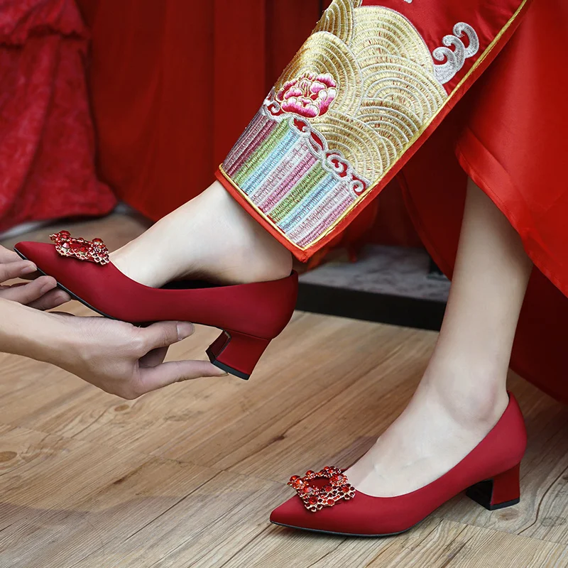 

Свадебные туфли женские на толстом каблуке Свадебная одежда в китайском стиле красные свадебные туфли на высоком каблуке для беременных же...