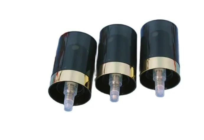 Черная пластиковая безвоздушная бутылка 50 мл для