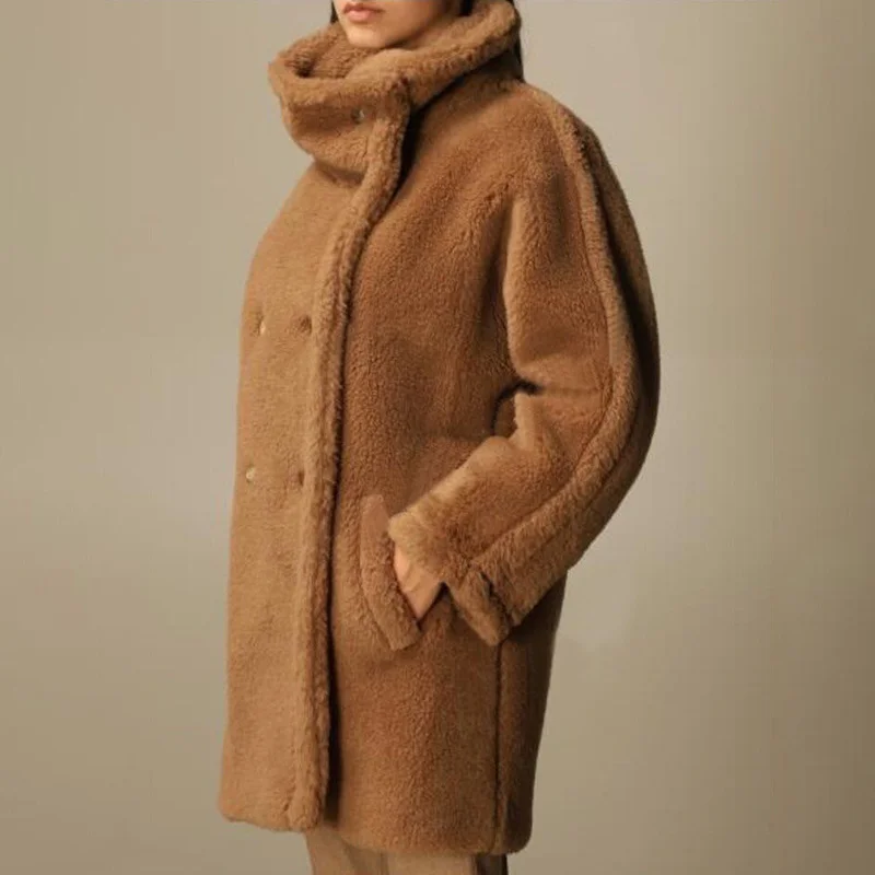 

Женское зимнее пальто с большим воротником и искусственным мехом