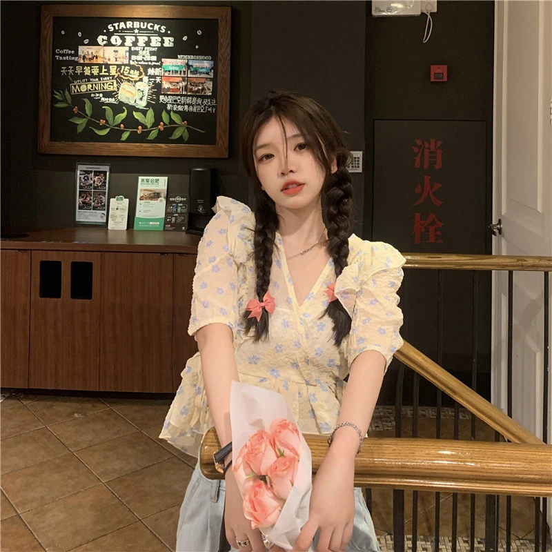 

Chic French Retro Temperament V-Neck Ruffled Chiffon Shirt Floral Blouse Female 2021 Summer Slim Print Shirts