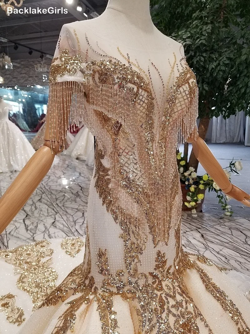Золотое торжественное вечернее платье с короткими рукавами бусинами круглым