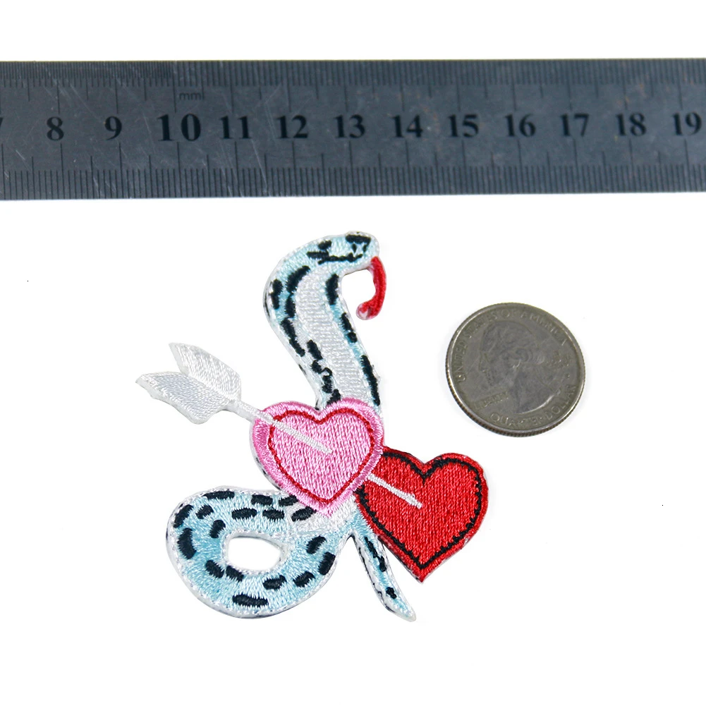 Новое поступление стрелкой пирсинг в сердце змеи значки-нашивки Diy женские
