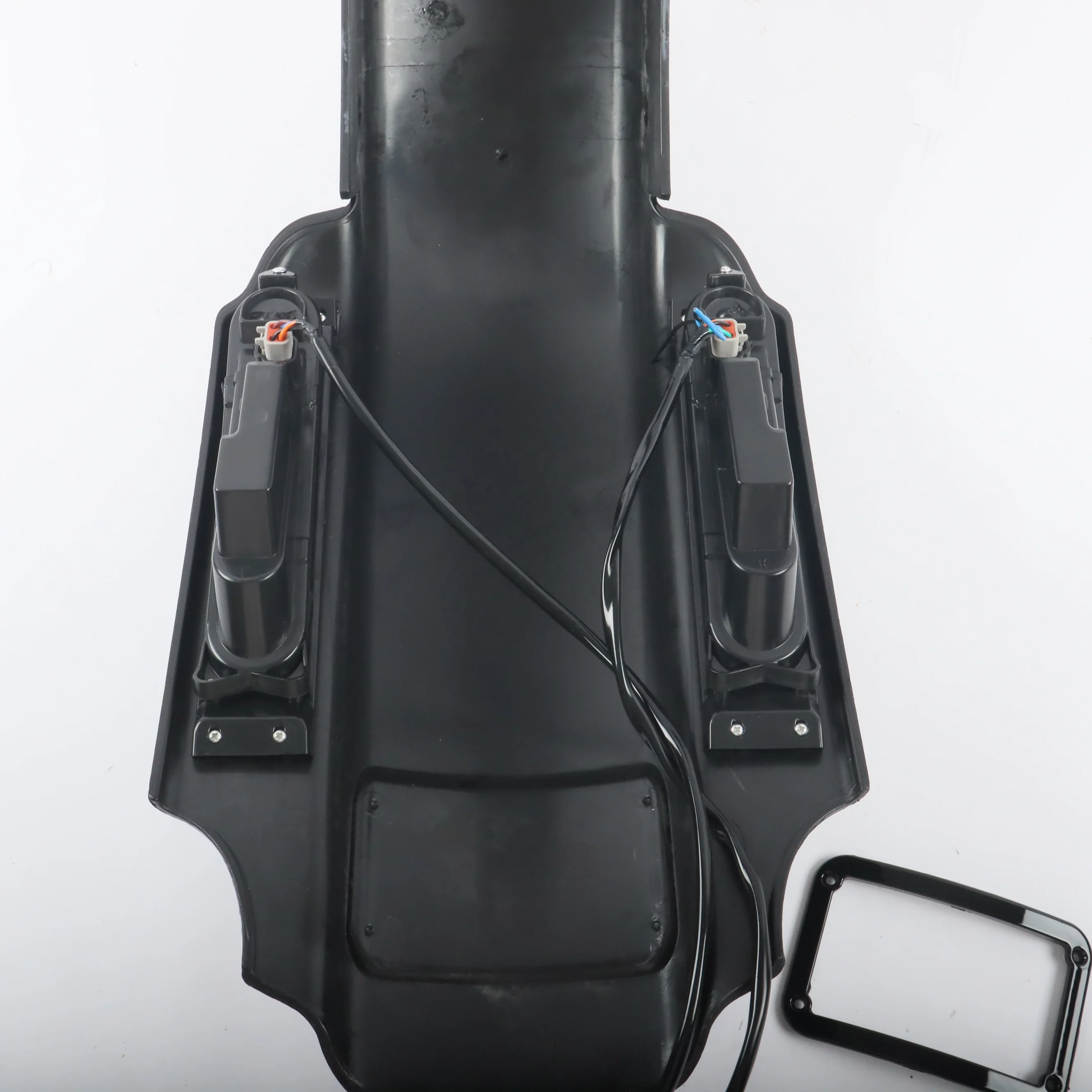 

Black 1993-2008 CVO 4" Extended Rear Fender for Touring no block with LED light & wire harness fenders