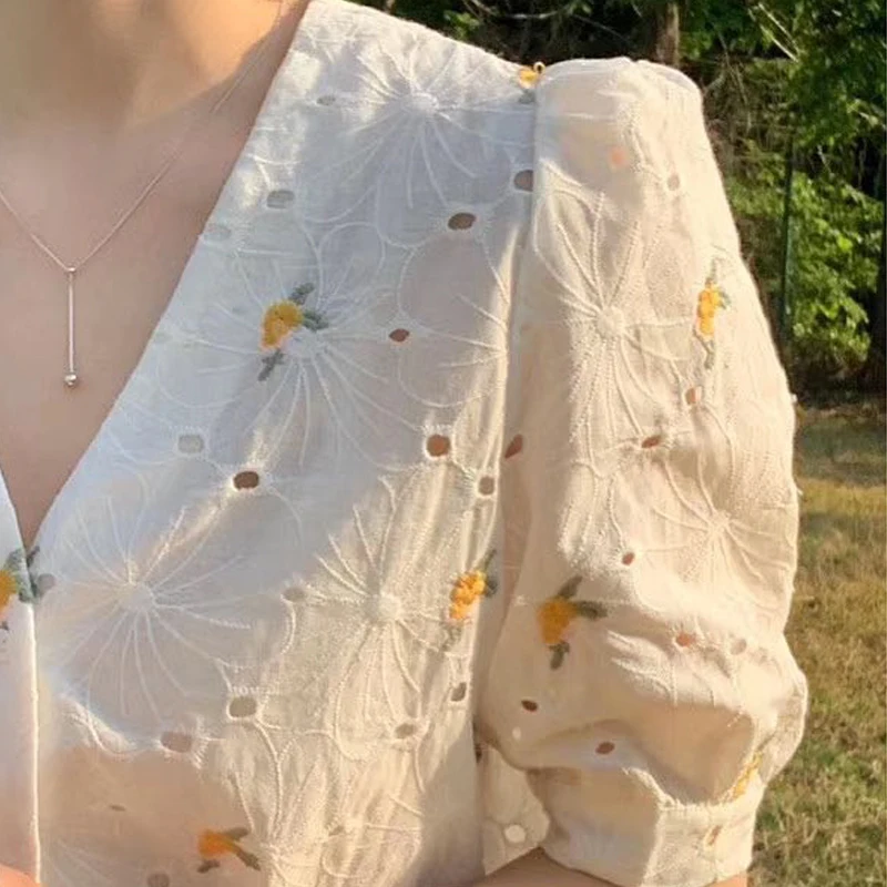 

Korean Puff Short Sleeve Blouse Sweet Hollow Out Loose Women Tops Summer 2021 Chic V-neck Embroidery Floral Women Blosues 15171
