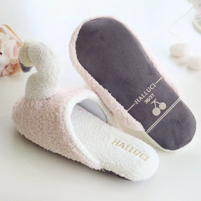 Тапки женские зимние с мультяшным принтом мягкие Нескользящие тапочки фламинго