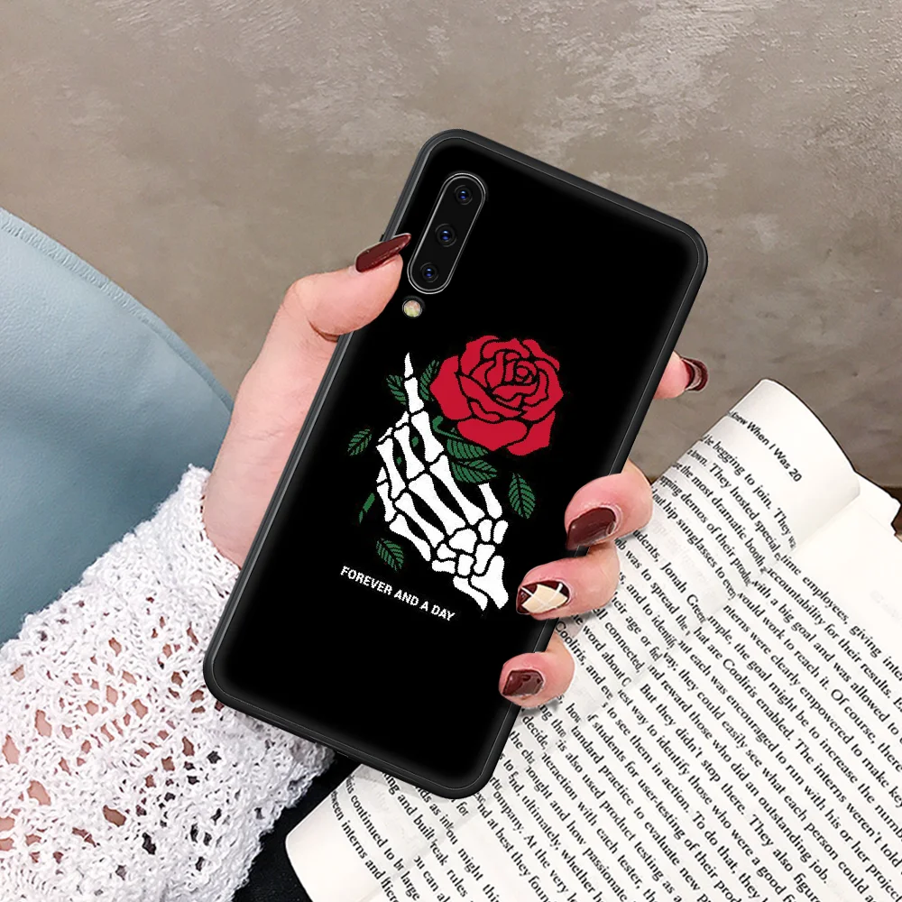 

Rose Skeleton Hand Skull Phone Case For Samsung Galaxy A 5 7 8 10 20 20E 21S 30 30S 40 50 51 70 71 black Bumper Painting Funda