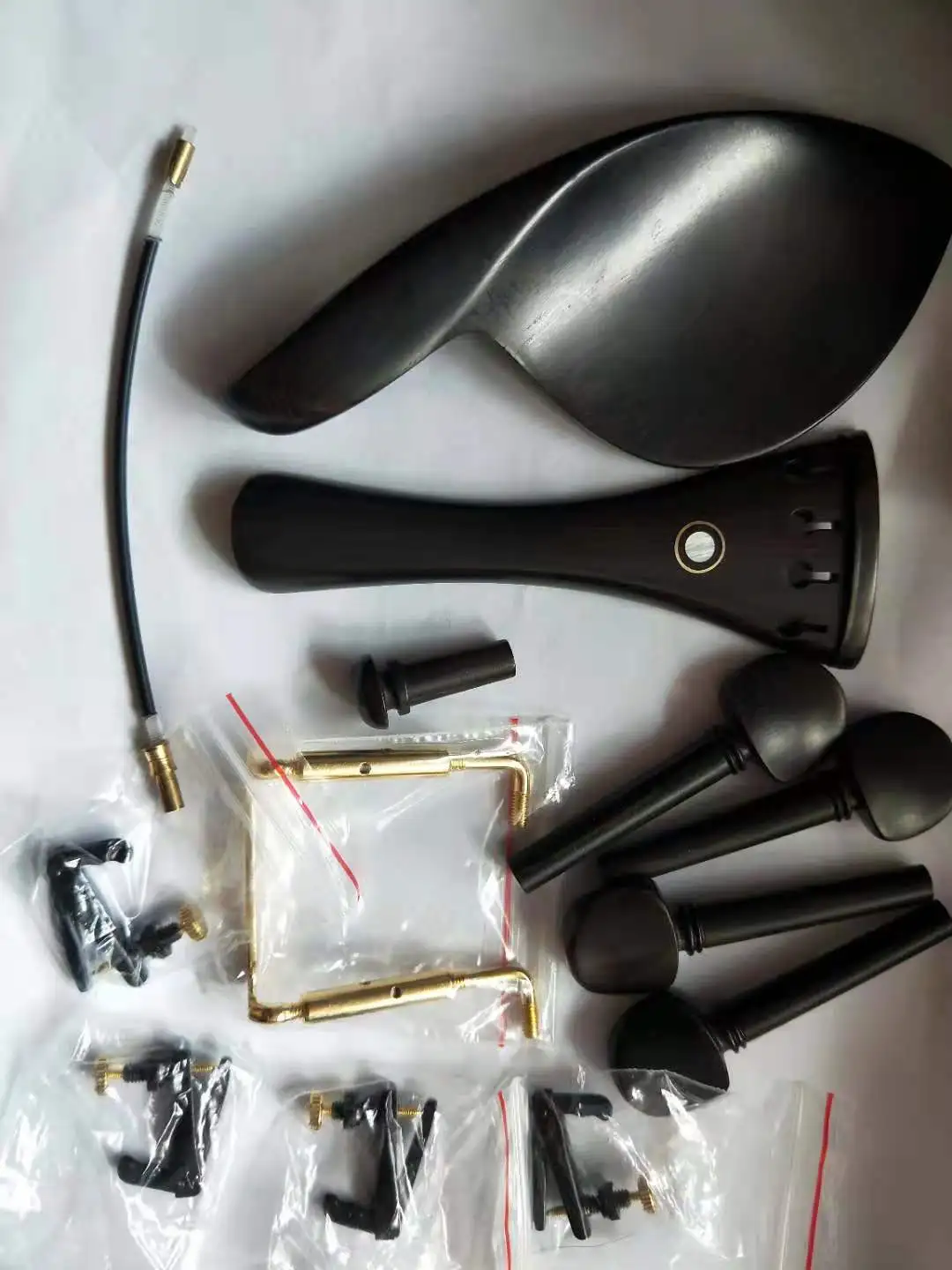 1 комплект деталей для скрипки EBONY 4/4 с нейлоновой хвостовой резинкой и винтом