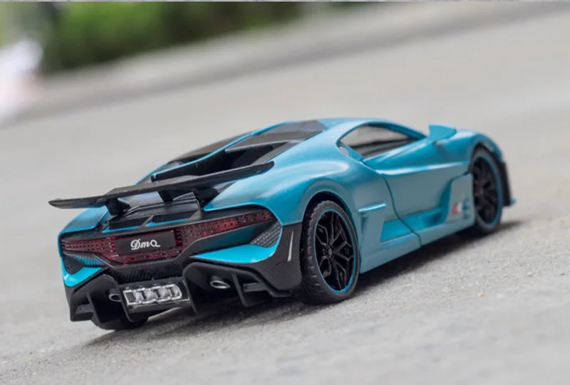 

1/32 Alloy Bugatti DIVO Super Sports Car Model Toy Die Cast Pull Back Sound Light Toys Vehicle For Children Kids Gift