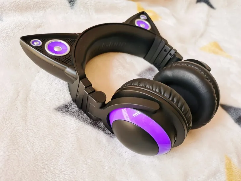 Fone de Ouvido Fone de Ouvido para a Menina Original Brookstone Axent Wear Roxo Gato Orelha Estilo Comics Duas Dimensões Led Luminescência Jogo para a Menina 1s
