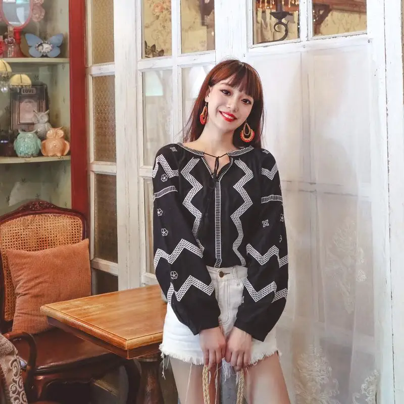 

Video scene shooting Bohemia retro embroidery tassel loose cotton and linen jacket shirt