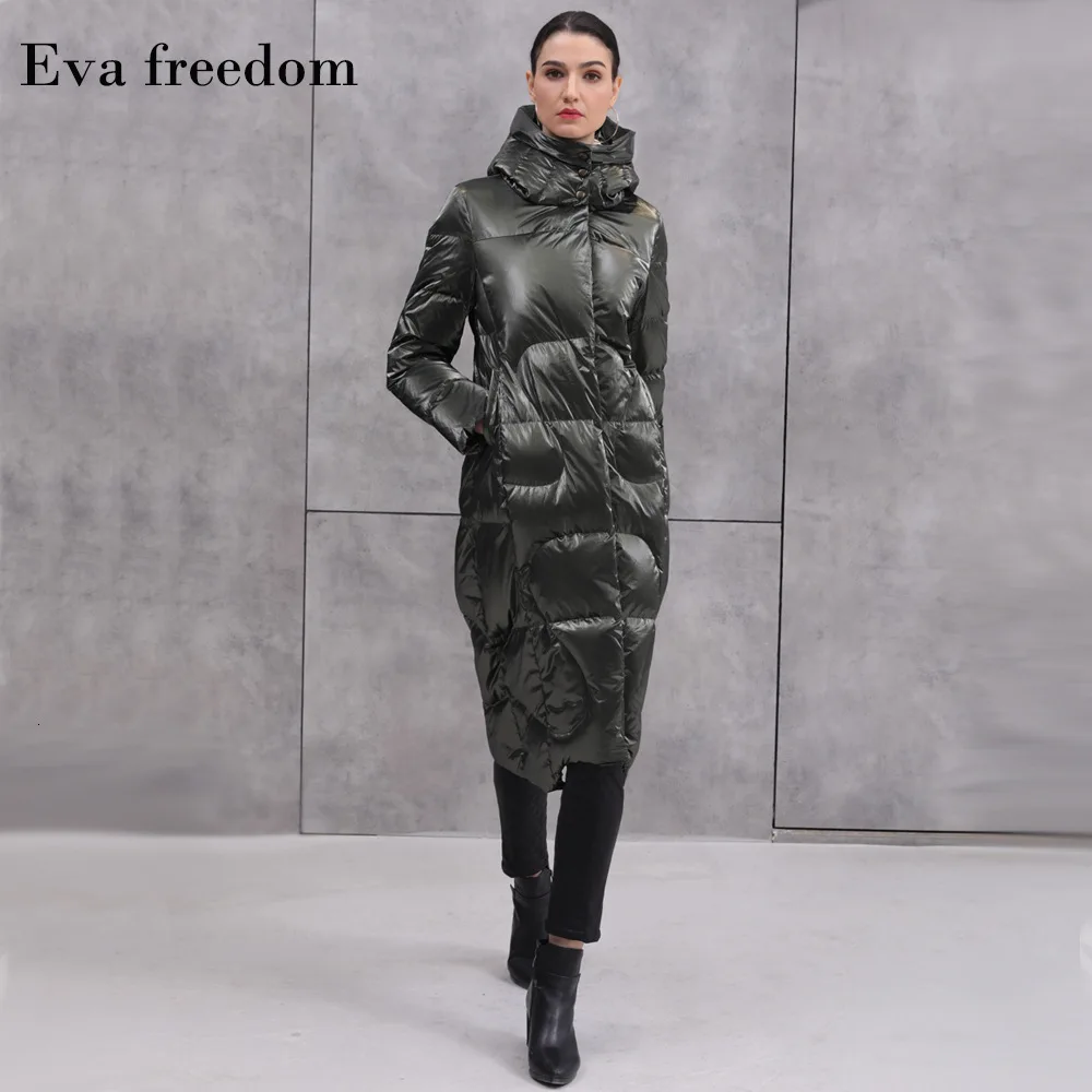 Женский зимний пуховик выше колена теплый толстый с капюшоном на белом утином