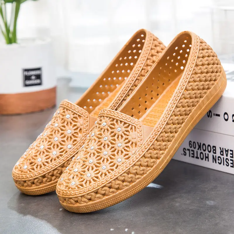 

White Summer Shoes Rhinestone Flats Women Breathable Hollow Out Jelly Shoes Girls Washable Flats Women Beach Water Sandels Shoes