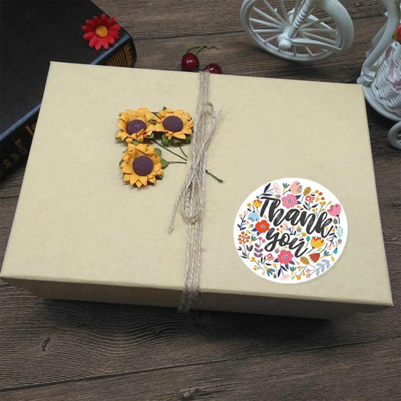 

Merry Christmas Stickers Round Gift Card Tags Adhesive Circle Paper Sealing Labels Scrapbooking for Envelope Cards Gift Package