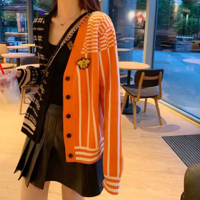 

2021 New Foreign Style V-neck Net Red Top Color Matching Campus Fashion Show Thin Age Reducing Cardigan Sweater Coat Female