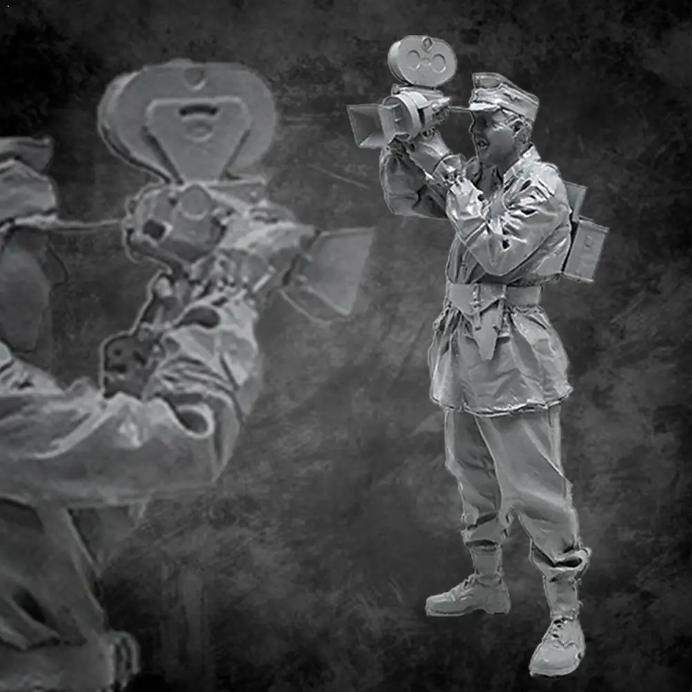 

1/35 resin soldier, frontline photographer of World War ornament small II ZAI-03 S3B2