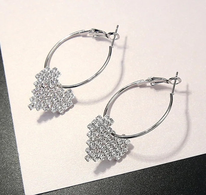 Женские серьги с кристаллами золотого цвета | Украшения и аксессуары