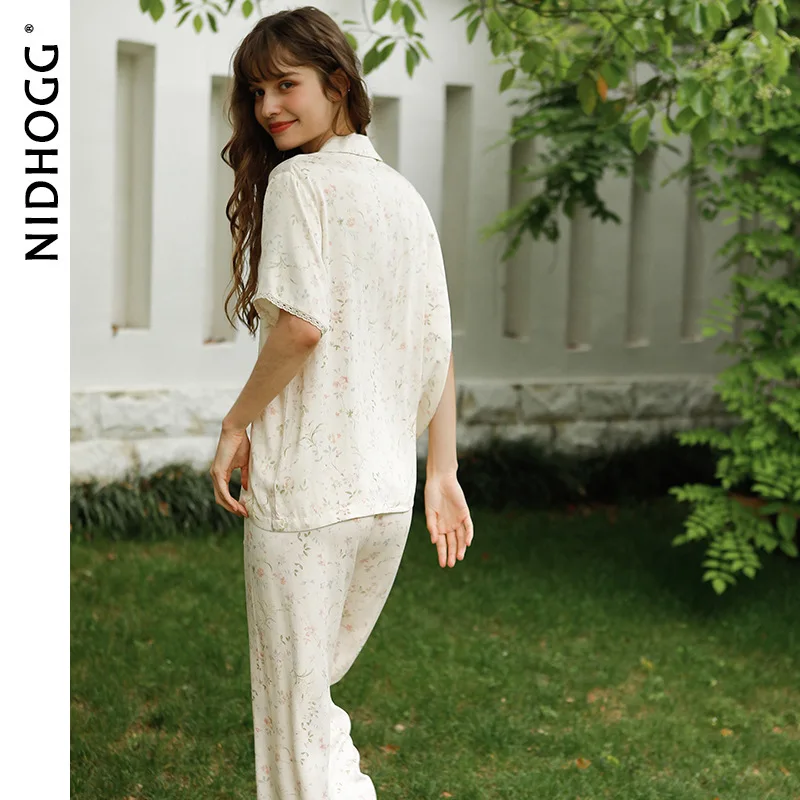 Пижама атласная из двух предметов с коротким рукавом и принтом в виде ивы