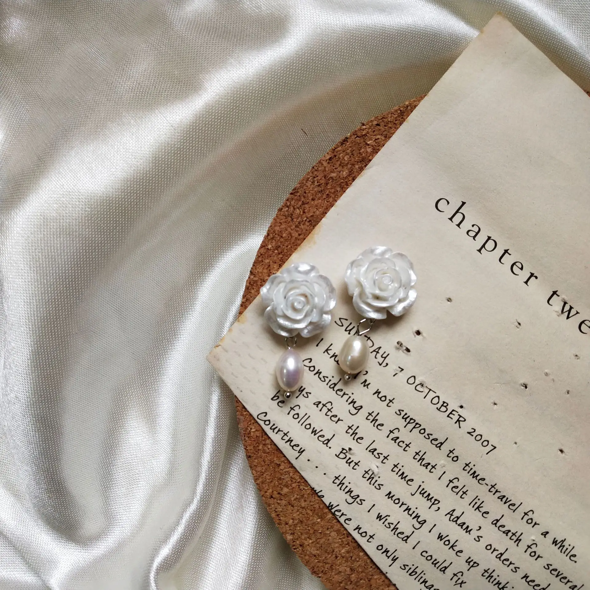 

SNCSDK 2020 new Retro style cold light color white rose flower earrings freshwater pearl temperament wild Women's Stud earrings