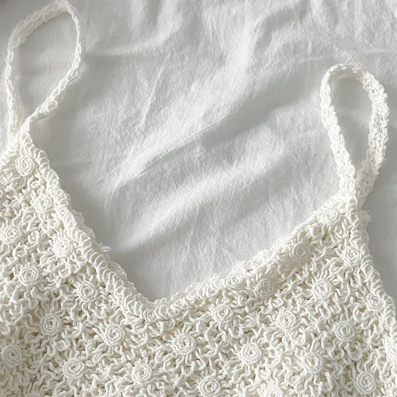 Женская ажурная майка летняя модная укороченная универсальная с V-образным