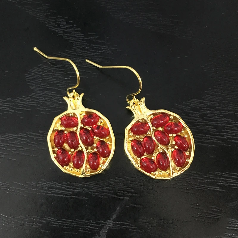 

Vintage Fruit Fresh Red Garnet Earrings Classic Gold Color Resin Stone Pomegranate Dangle Earring Jewelry for Women Best Gifts