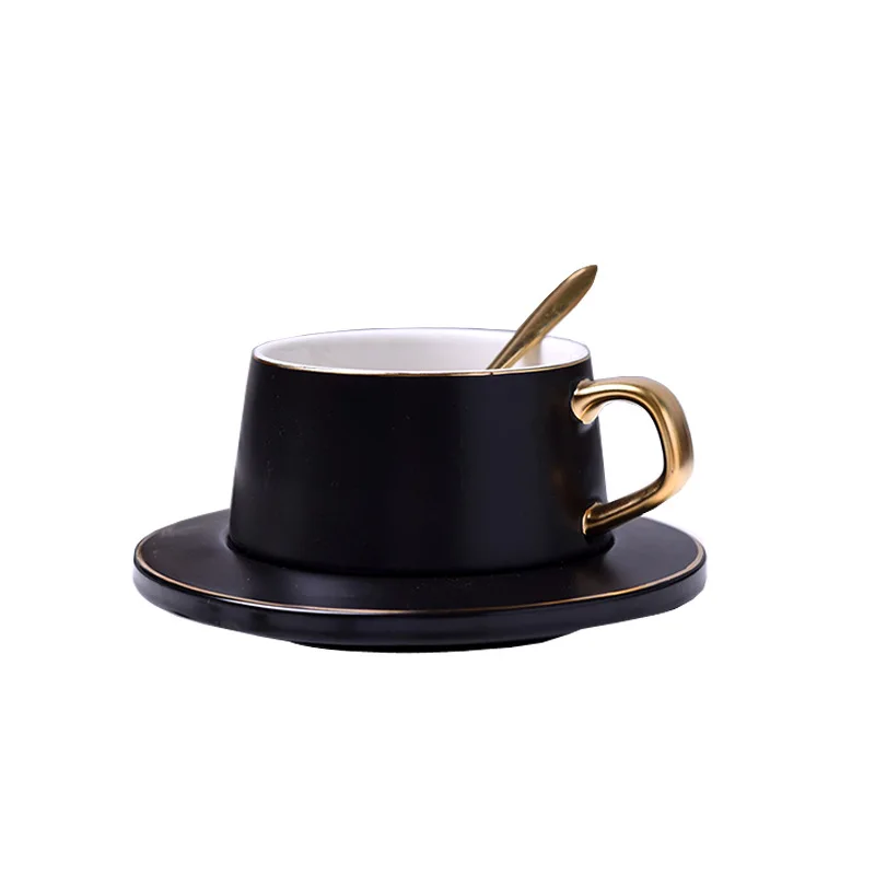 

European-style minimalist black and white coffee cups and saucers are fashionable and extravagant