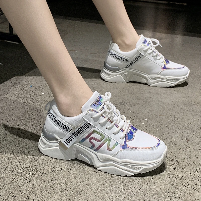 Женские кроссовки INS стиль увеличивающие рост зеленые белые удобные для бега на