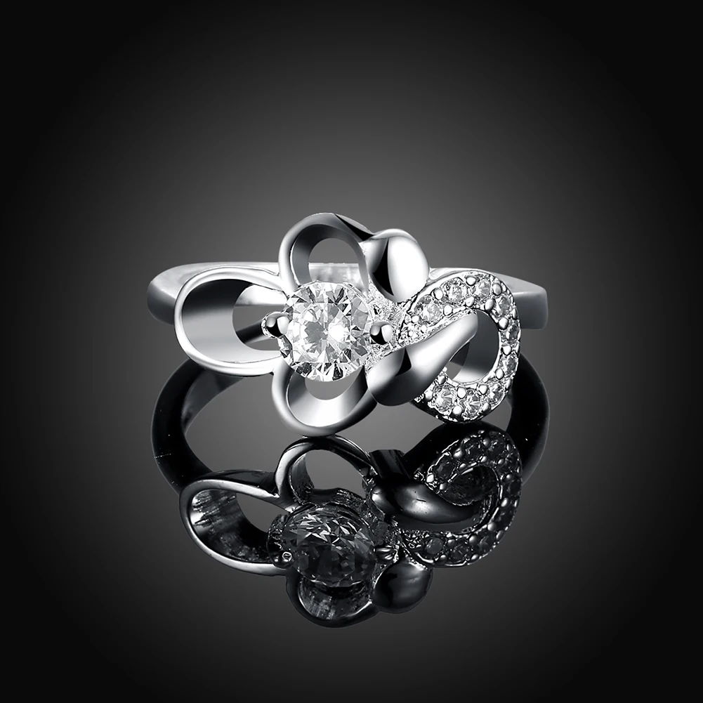 Женское классическое кольцо серебряного цвета с фианитом | Украшения и