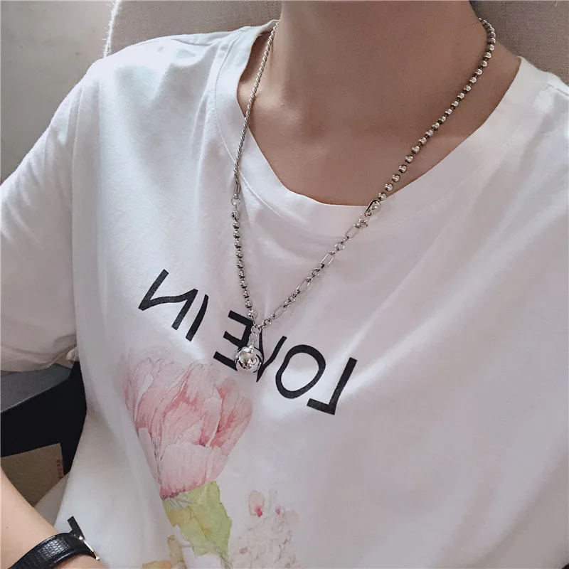 Модное индивидуальное ожерелье со смайликом уличная съемка темпераментная