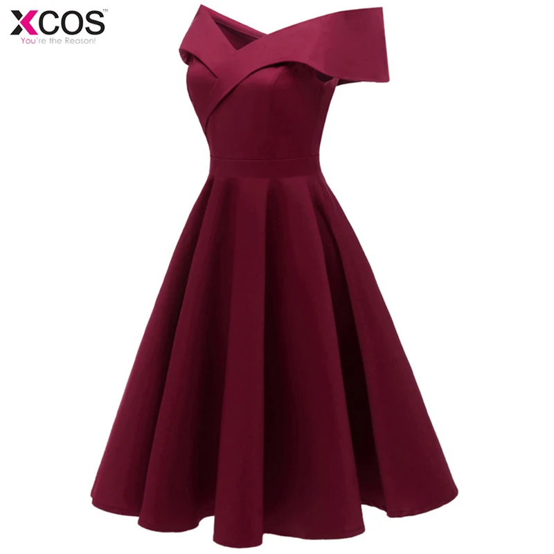 Темно-синее коктейльное платье дешево с открытыми плечами короткими рукавами на