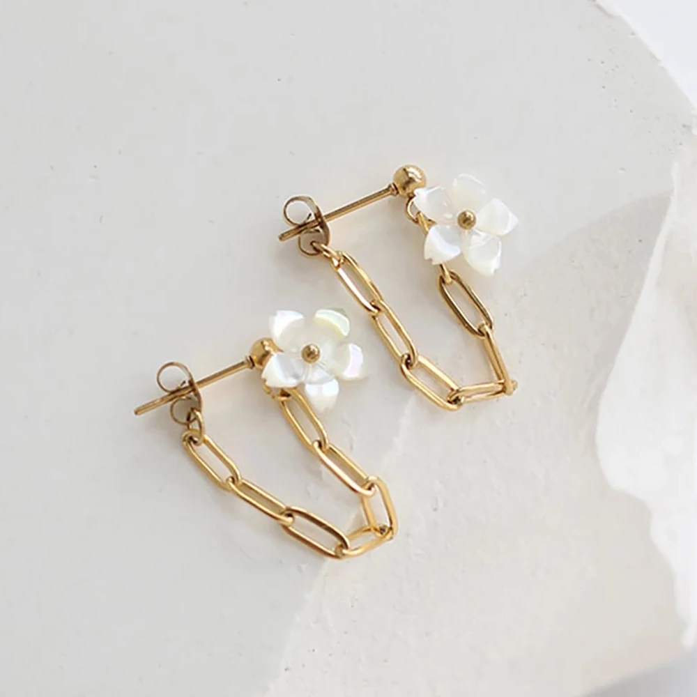 

Ghidbk Dainty White Shell Flower Chain Drop Earrings For Women Modern Gold Color Titanium Steel Chains Streetwear Drop Earrings
