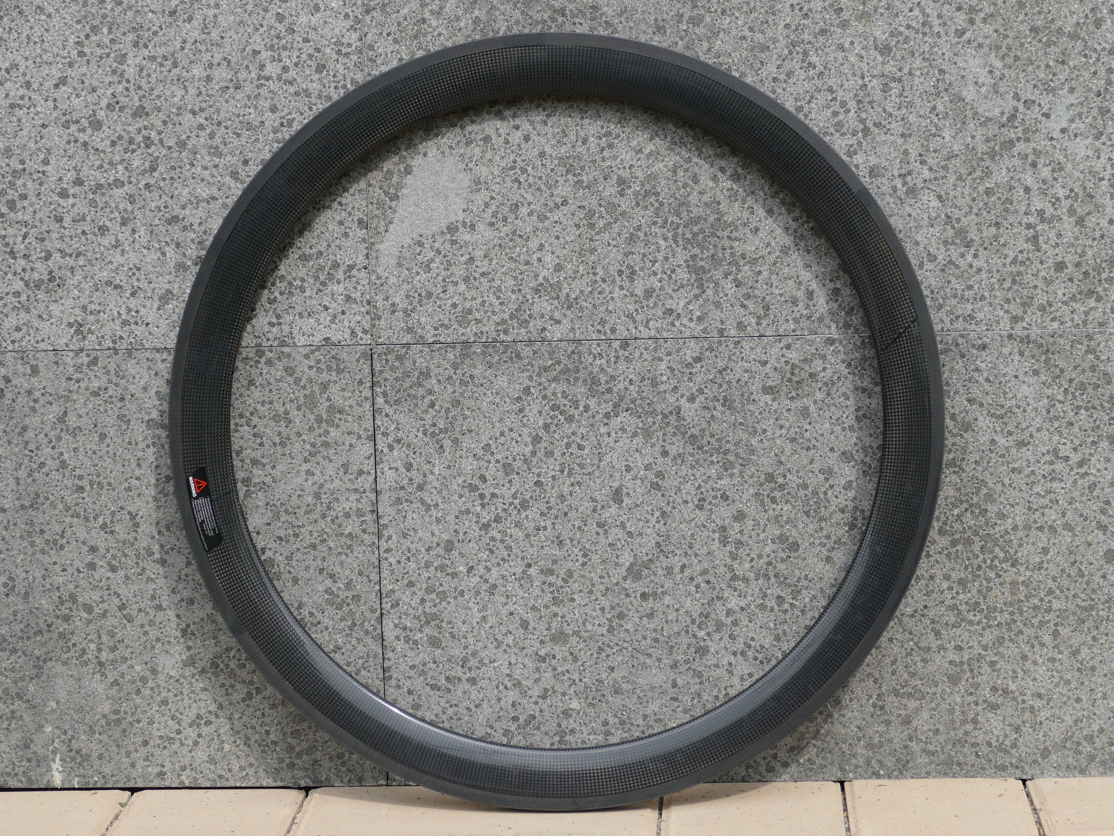 В комплект входит 1 пара ободов полностью карбоновые колеса для дорожного