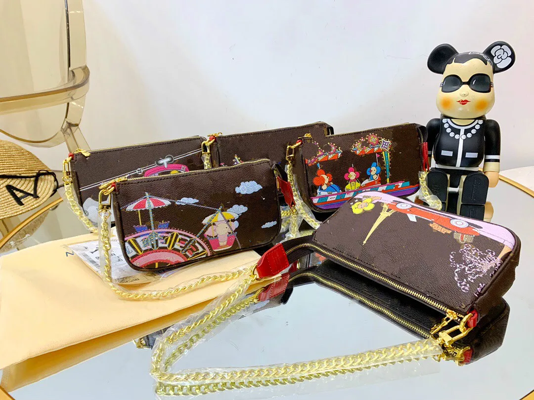 

2021 star fashion christmas design mascot lady wallet long chain one shoulder diagonal small belt box