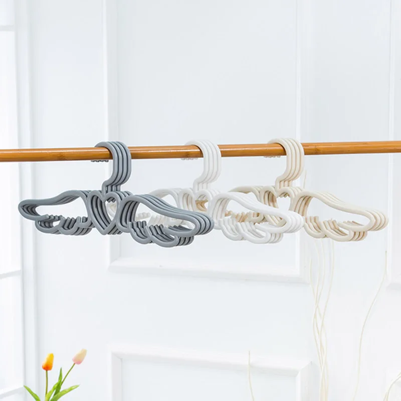 

New Hot 5 PCS Plastic Cloth Hangers Angel Love Wings Shaped Multifunctional Underwear Hanger Rack for Daily Clothing Store