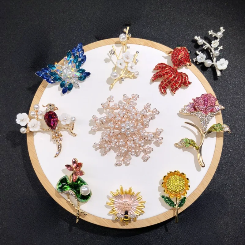 

Shell And Pearl Flower Brooches For Women Elegant Fashion Pin Red Crystal Brooch Wedding Jewelry High Quality
