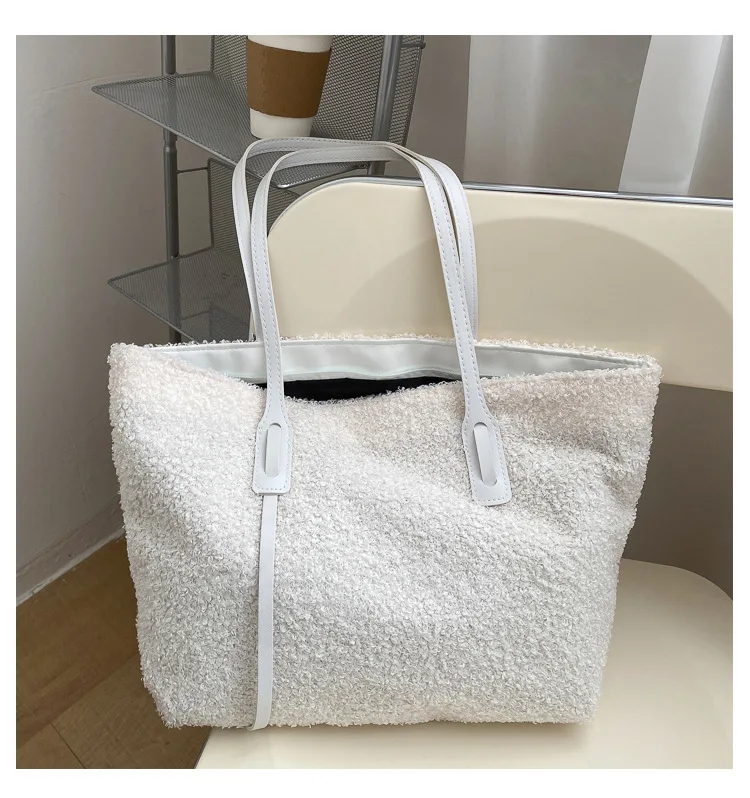 

2021 Winter's New Minimalist Large-capacity Plush Wool Fashion Versatile Trendy Hairy Shoulder Bag Handbag Totes