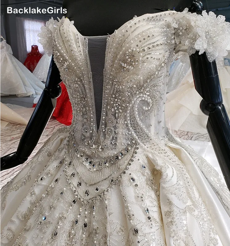 Свадебные платья с короткими рукавами открытыми плечами v-образным вырезом