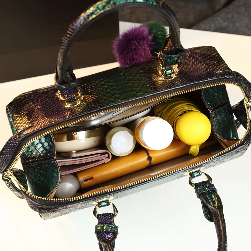 Runway designer Leather Women's bags high quality 2021 new fashion chain bucket handbags one-shoulder messenger bag travel bag